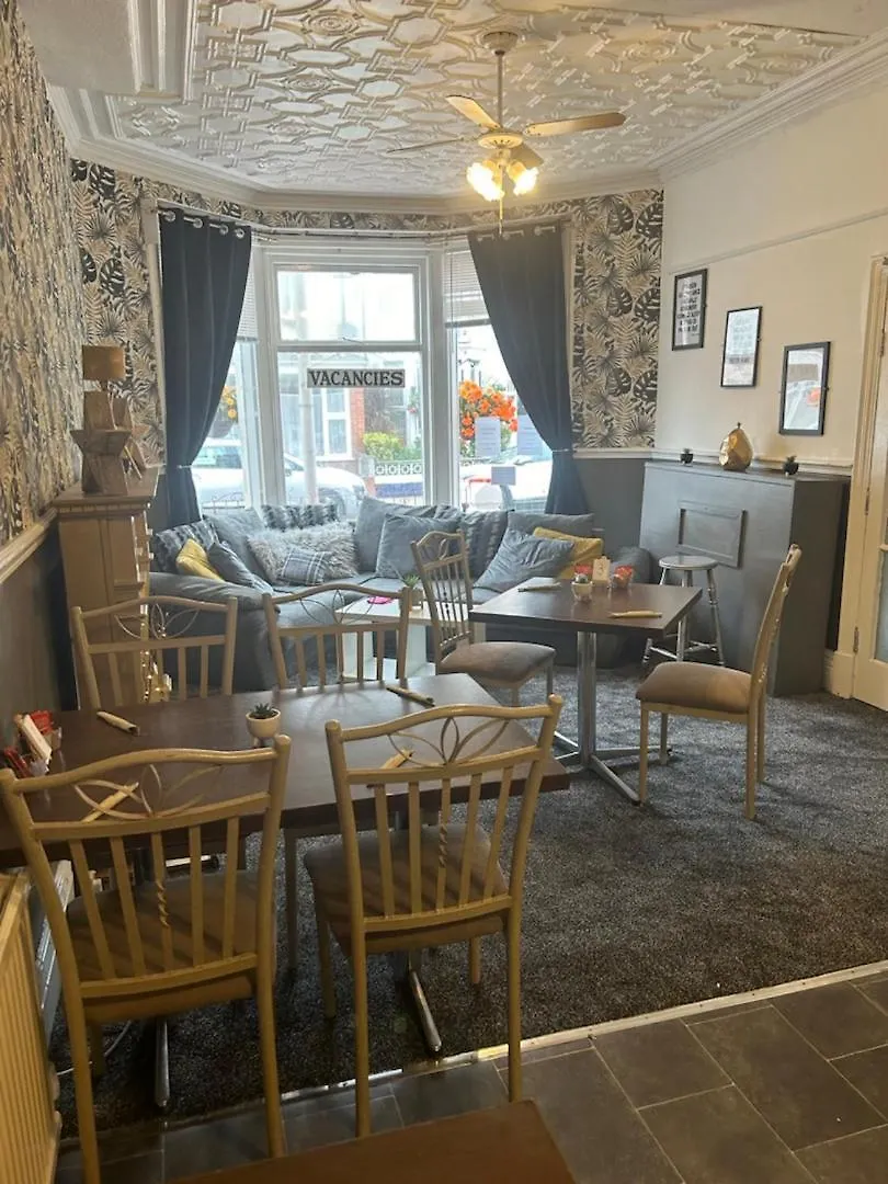 Myroomz Golden Strand Hotel Blackpool